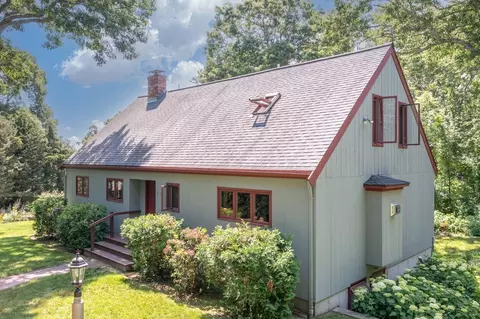 3 Nuovo Dr, Bourne, MA 02562