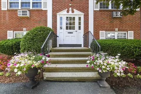 2 Nixon Ln #4, Stoneham, MA 02180