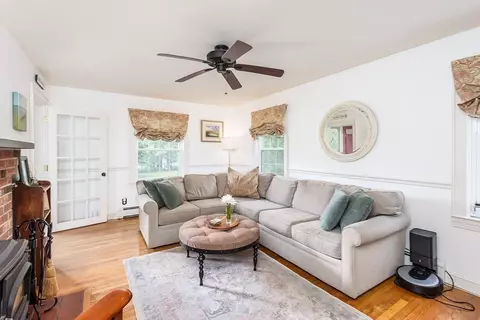 27 Maskwonicut St, Sharon, MA 02067