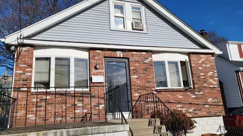 48 Marlboro St, Malden, MA 02148