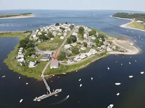 63 River Rd, Ipswich, MA 01938