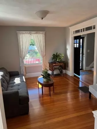15 Laurel St, Saugus, MA 01906 photo 4