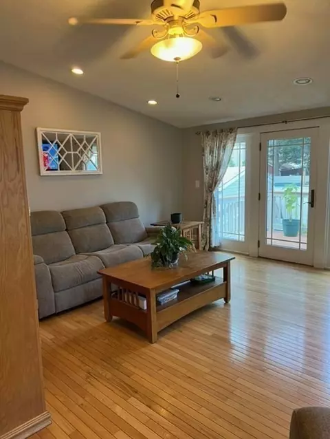15 Laurel St, Saugus, MA 01906