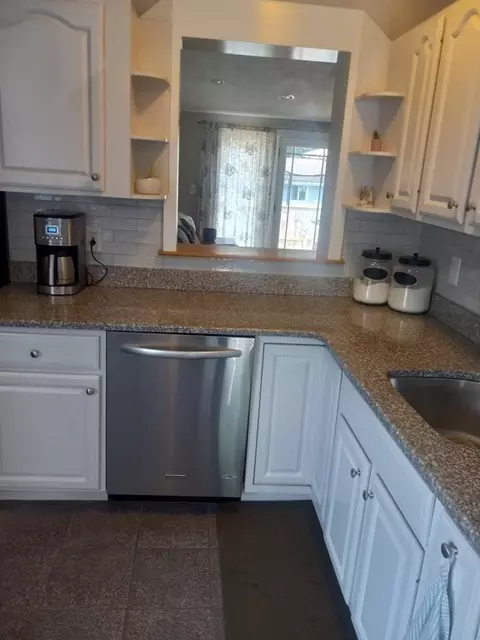 15 Laurel St, Saugus, MA 01906 photo 7