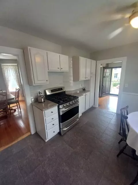 15 Laurel St, Saugus, MA 01906 photo 8