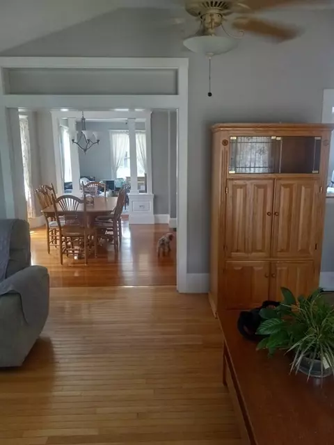 15 Laurel St, Saugus, MA 01906 photo 3