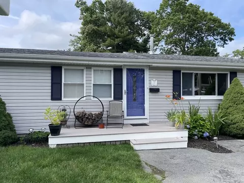 17 Sparrow St, New Bedford, MA 02745
