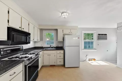 90 Fallston St, Springfield, MA 01119 photo 10