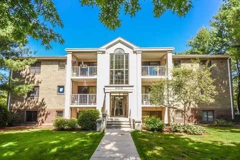 15 Bourbon St #63, Peabody, MA 01960