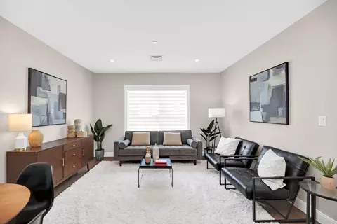 425 Lagrange St #208, Boston, MA 02132