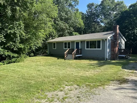 66 Carver Rd, Plymouth, MA 02360