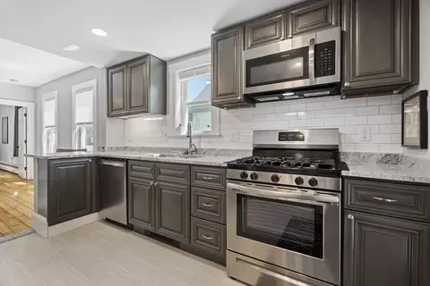 10 Center Ave #1, Reading, MA 01867