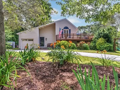 62 Deer Ridge Rd, Mashpee, MA 02649