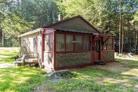 4 Spruce Ave, Ashburnham, MA 01430