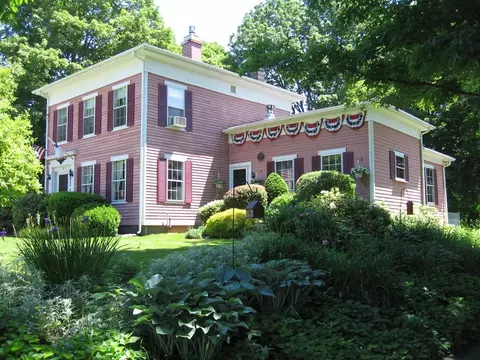 48 Main St, Wales, MA 01081