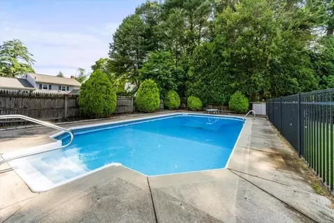 239 Ellendale Cir, Springfield, MA 01128 photo 37