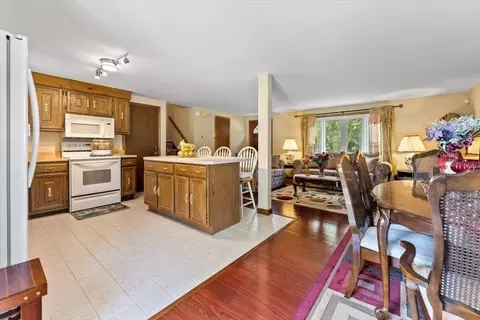 239 Ellendale Cir, Springfield, MA 01128 photo 14