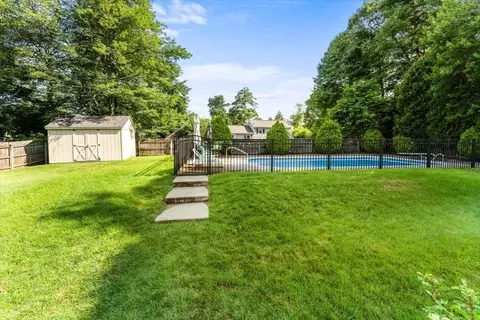 239 Ellendale Cir, Springfield, MA 01128 photo 35