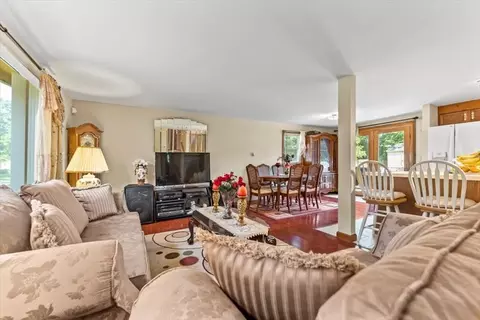 239 Ellendale Cir, Springfield, MA 01128 photo 5