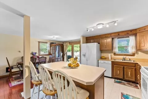 239 Ellendale Cir, Springfield, MA 01128 photo 8