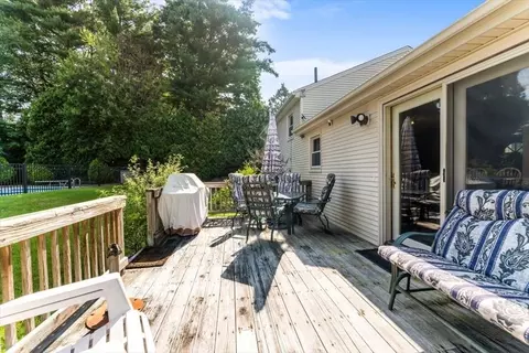 239 Ellendale Cir, Springfield, MA 01128 photo 32
