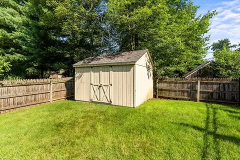239 Ellendale Cir, Springfield, MA 01128 photo 41
