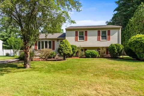 239 Ellendale Cir, Springfield, MA 01128 photo 1
