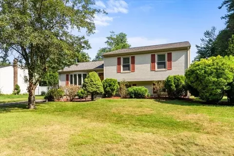 239 Ellendale Cir, Springfield, MA 01128 photo 3