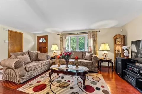 239 Ellendale Cir, Springfield, MA 01128 photo 7