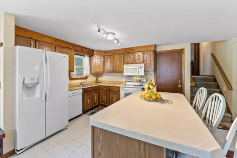 239 Ellendale Cir, Springfield, MA 01128 photo 11