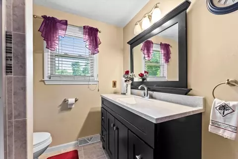 239 Ellendale Cir, Springfield, MA 01128 photo 24