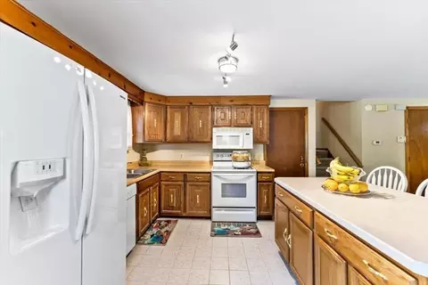 239 Ellendale Cir, Springfield, MA 01128 photo 10