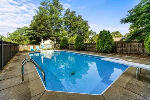 239 Ellendale Cir, Springfield, MA 01128 photo 39