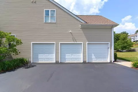 1 Howarth Dr, Upton, MA 01568 photo 3
