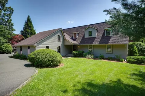 5 Beth Lee Dr, Grafton, MA 01519