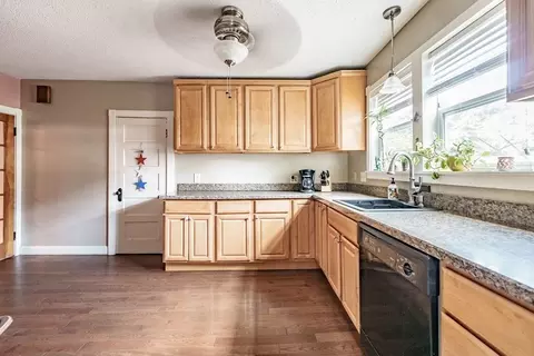 85 Trafton Rd, Springfield, MA 01108 photo 6