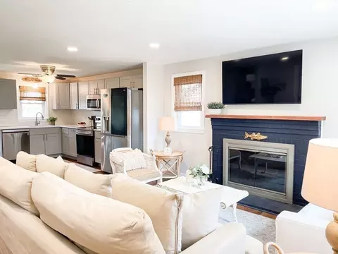 15 Pleasant St, Wareham, MA 02571 photo 8