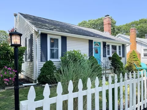 15 Pleasant St, Wareham, MA 02571 photo 2