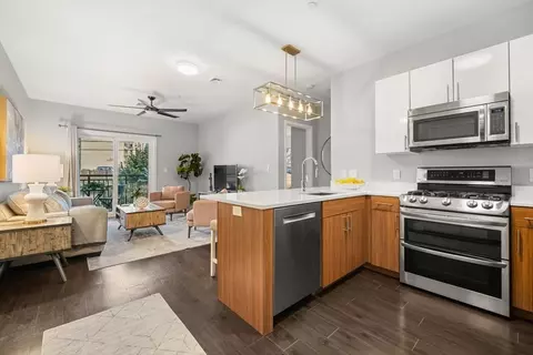 999 Hancock St #205, Quincy, MA 02169