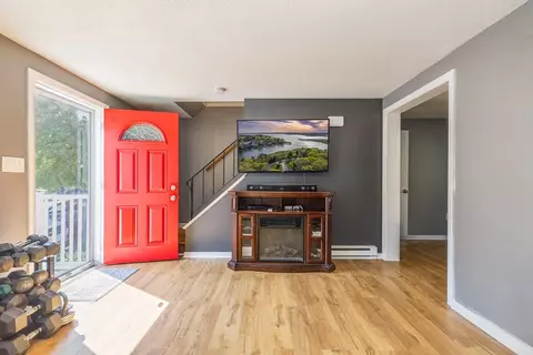 17 Champlain Cir, Boston, MA 02124