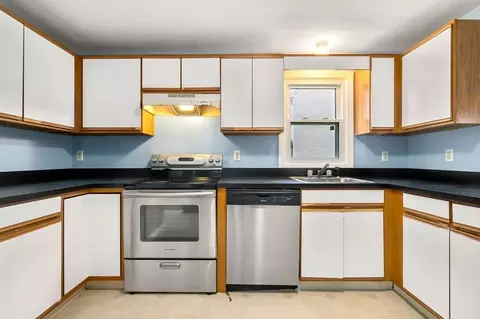 2 Edgeworth St, Worcester, MA 01605 photo 3