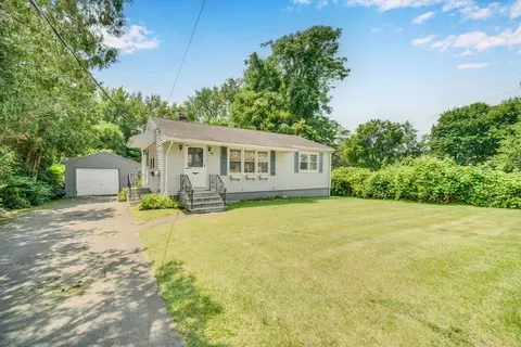 39 School St, South Hadley, MA 01075