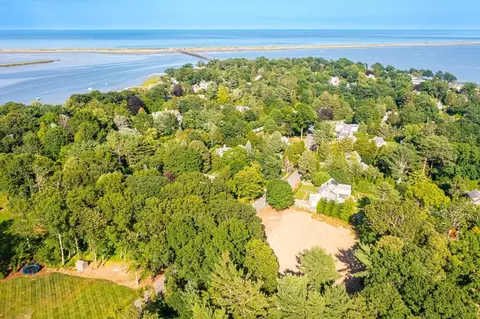 29 Peterson Rd, Duxbury, MA 02332