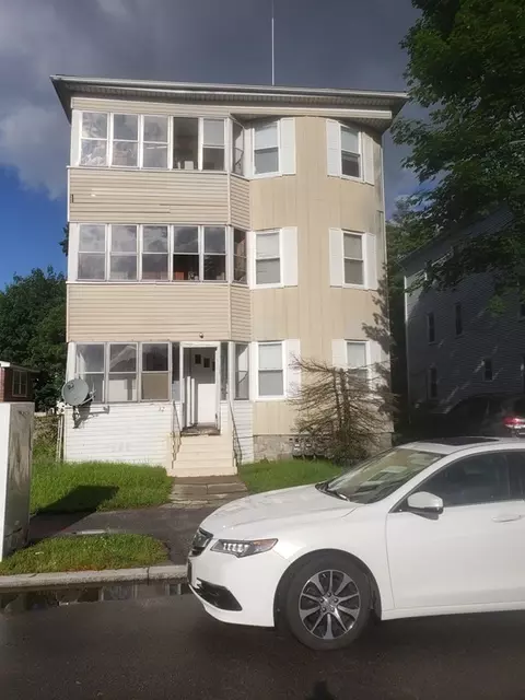 32 Puritan Ave, Worcester, MA 01604