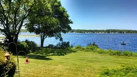 44 W Promenade St, Swansea, MA 02777
