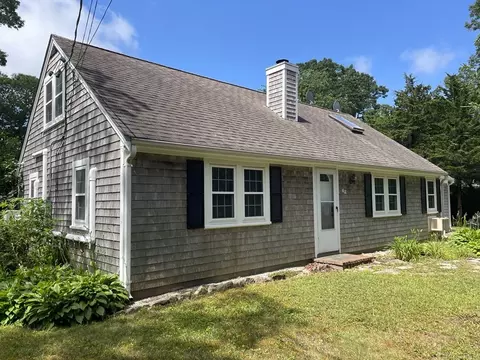 62 Hayway Rd, Falmouth, MA 02536