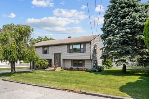 4 Milwaukee Ave, Warren, RI 02885