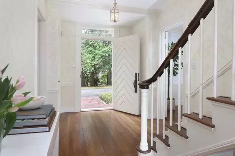 11 Laurel Rd, Brookline, MA 02467 photo 2