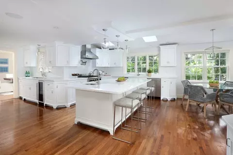 11 Laurel Rd, Brookline, MA 02467 photo 6