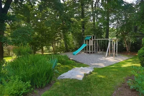11 Laurel Rd, Brookline, MA 02467 photo 21